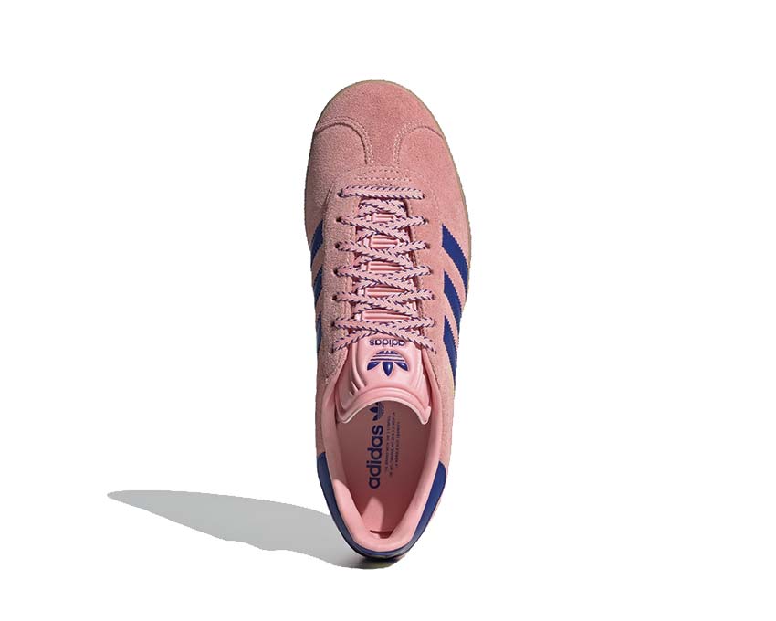 Adidas Gazelle W Semi Pink Spark détail — accents Lucid Blue et Pure Sulfur