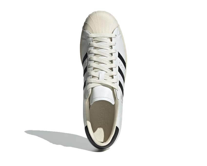 Adidas Superstar Vintage Cloud White — Dreiviertelansicht klassische Silhouette