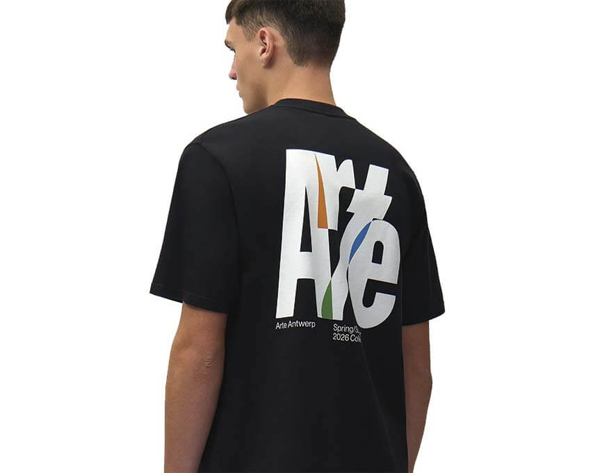 Arte Big Logo Back T-shirt Schwarz Detail — großes Arte-Logo auf dem Rücken