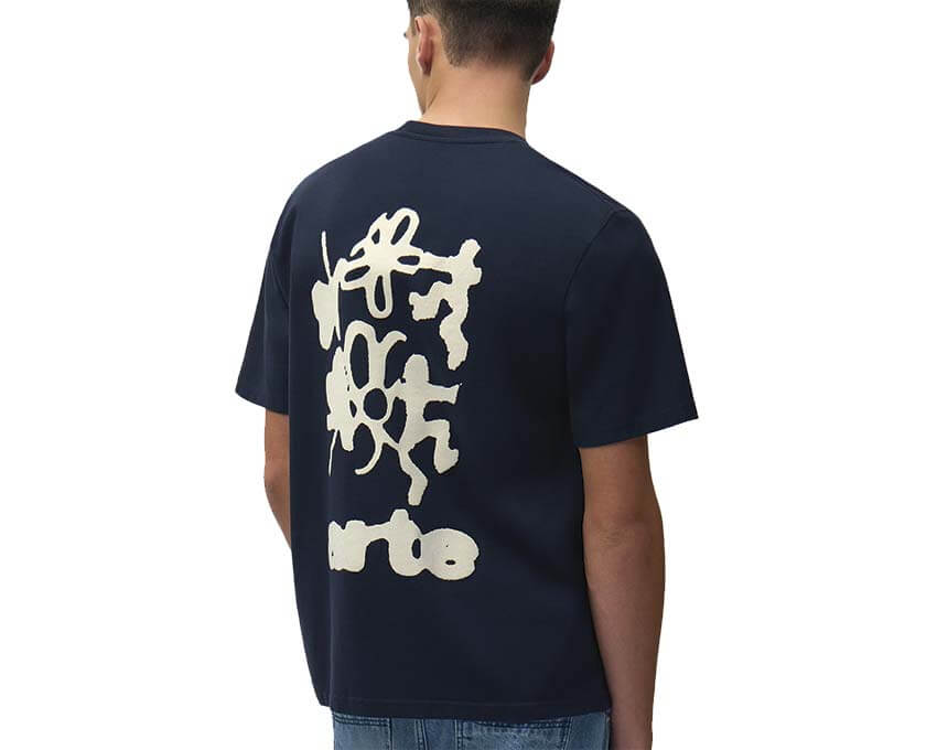 Arte Blurry Back Print Navy detail — graphic blurry back print
