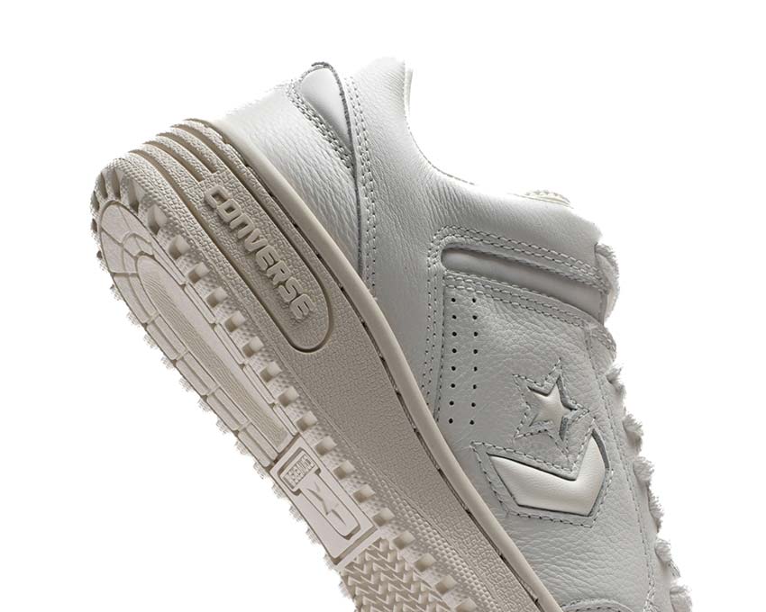 Converse Weapon OX Vintage White/Nature-Cream détail — surpiqûres cuir vintage naturel