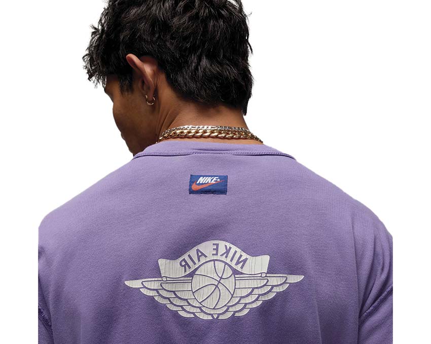 Jordan Rare Air T-Shirt Purple Earth Sail détail — logo Jordan imprimé violet