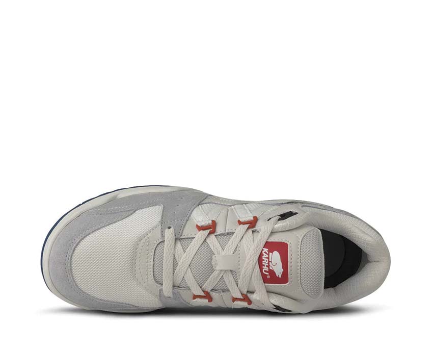 Karhu Fusion XT Dawn Blue Blanc de Blanc dettaglio — logo Karhu