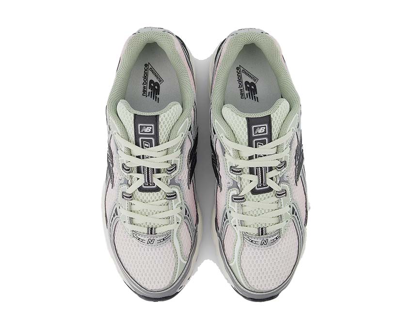 New Balance 740 Pink Granite détail — empiècements suède rose contrastants granit