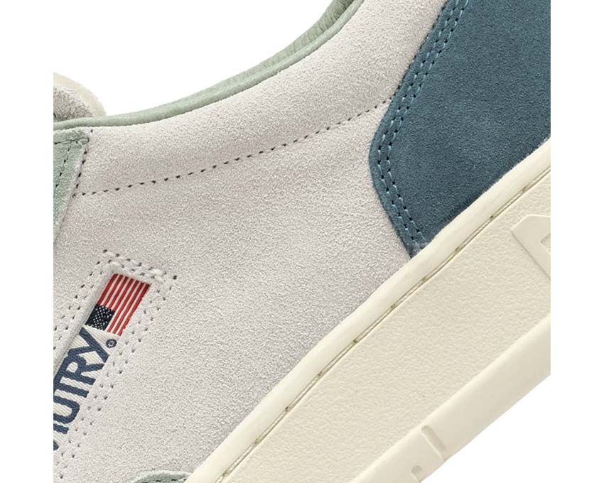 Autry Medalist Low Tricolore Jade détail — empiècements colorés cuir premium Autry