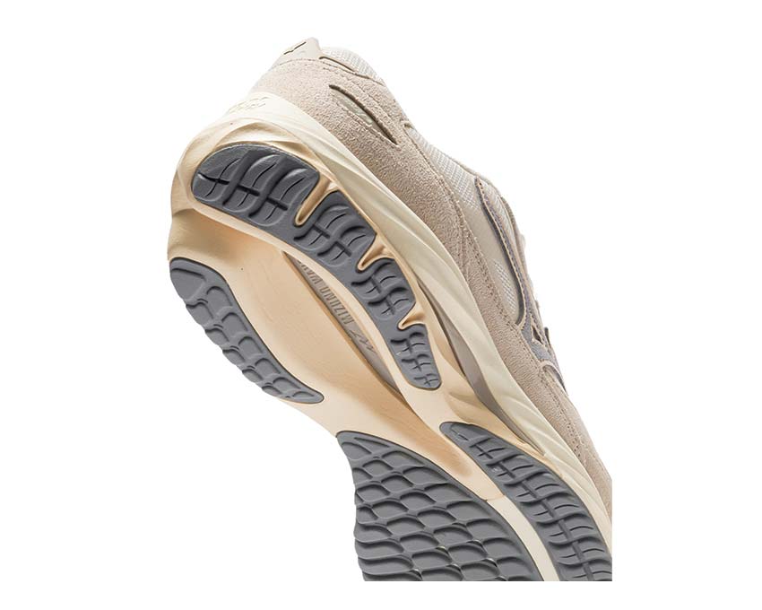 Mizuno Wave Rider Beta White Sand/Ultimate Gray detail — mesh upper premium