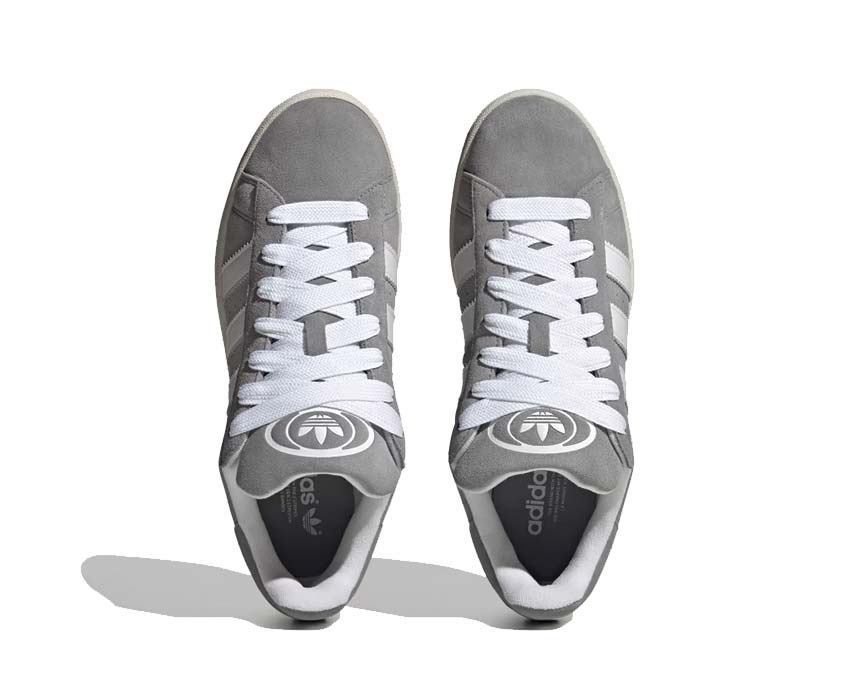 Adidas Campus 00s Grey Three Cloud White dettaglio — tomaia pelle pieno fiore e three stripes