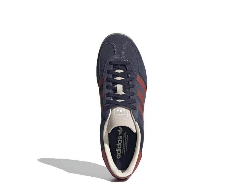 Adidas Gazelle Indoor Legend Ink détail — empiècement daim et broderie Gazelle