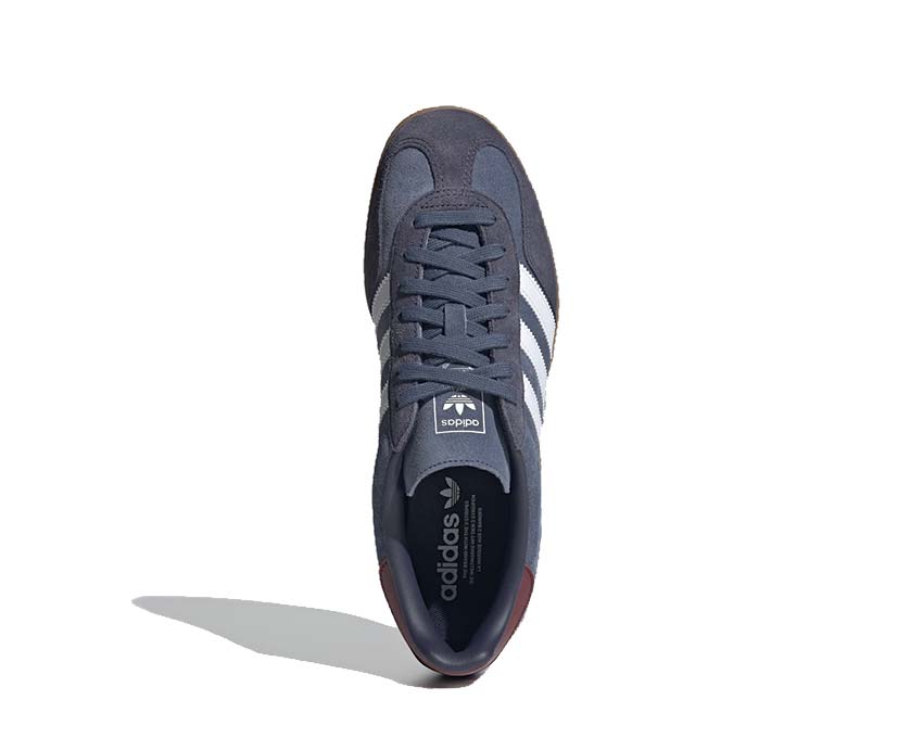 Adidas Gazelle Indoor Shadow Navy détail — logo trèfle et Three Stripes contrastants