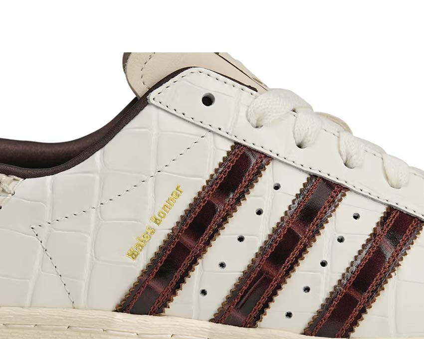 Adidas Superstar x Wales Bonner Weiß Seitenansicht — goldene Signature-Streifen