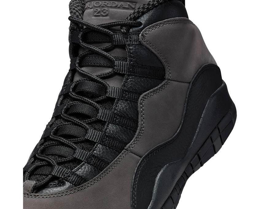 Air Jordan 10 Retro Shadow vue latérale — tige cuir noir Shadow Jordan 10