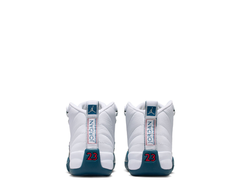 Air Jordan 12 Retro GS blanc bleu — détail semelle basketball streetwear OG retro