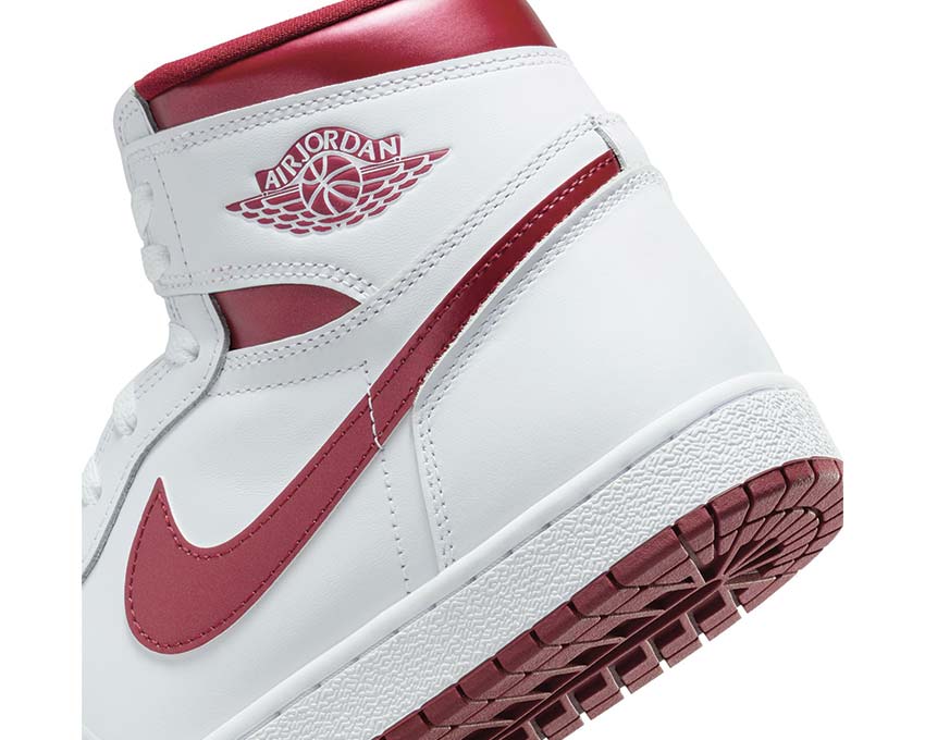 Jordan Air Jordan 1 High 85 Metallic Burgundy Seitenansicht — metallisches Leder