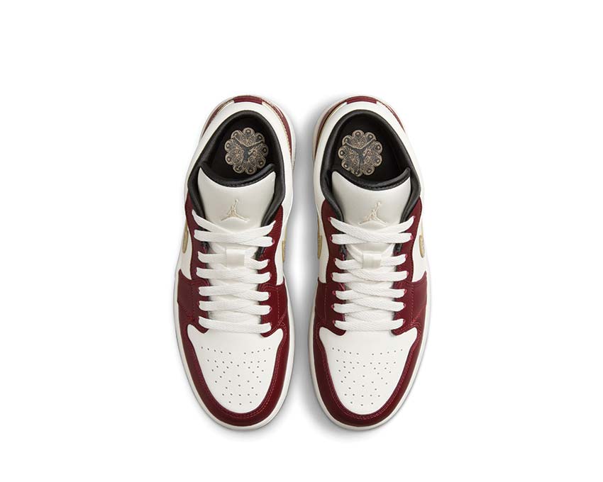 Jordan Air Jordan 1 Low SE Lunar New Year Sail Metallic Gold Dark Team Red Detail — festliche Stickereien
