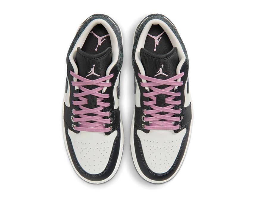 Air Jordan 1 Low SE W Iced Carmine semelle — caoutchouc rouge carmin basketball