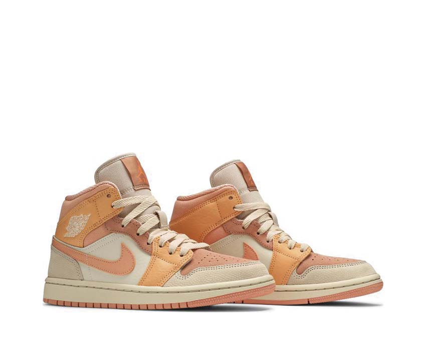 Jordan Air Jordan 1 Mid W Atomic Orange vue latérale — cuir orange atomique et blanc