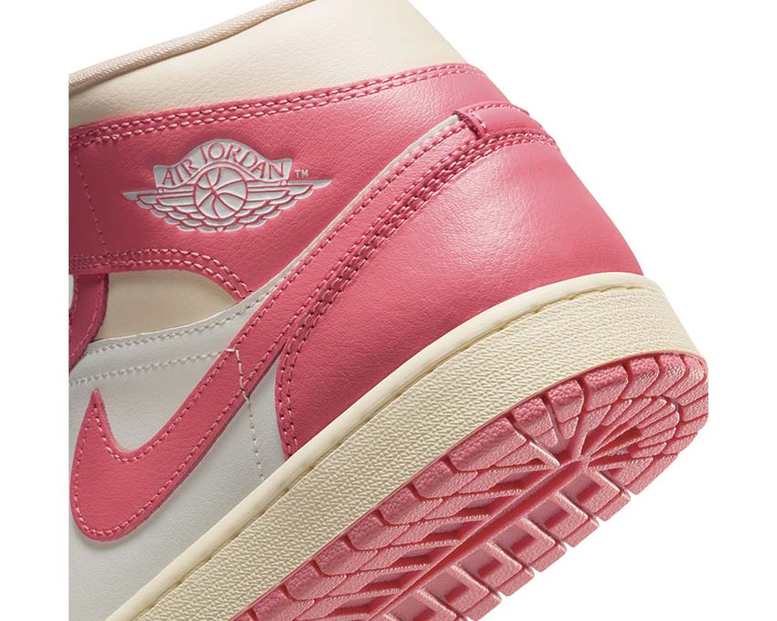 Jordan Air Jordan 1 Mid W Pink Salt vue latérale — cuir sail et rose