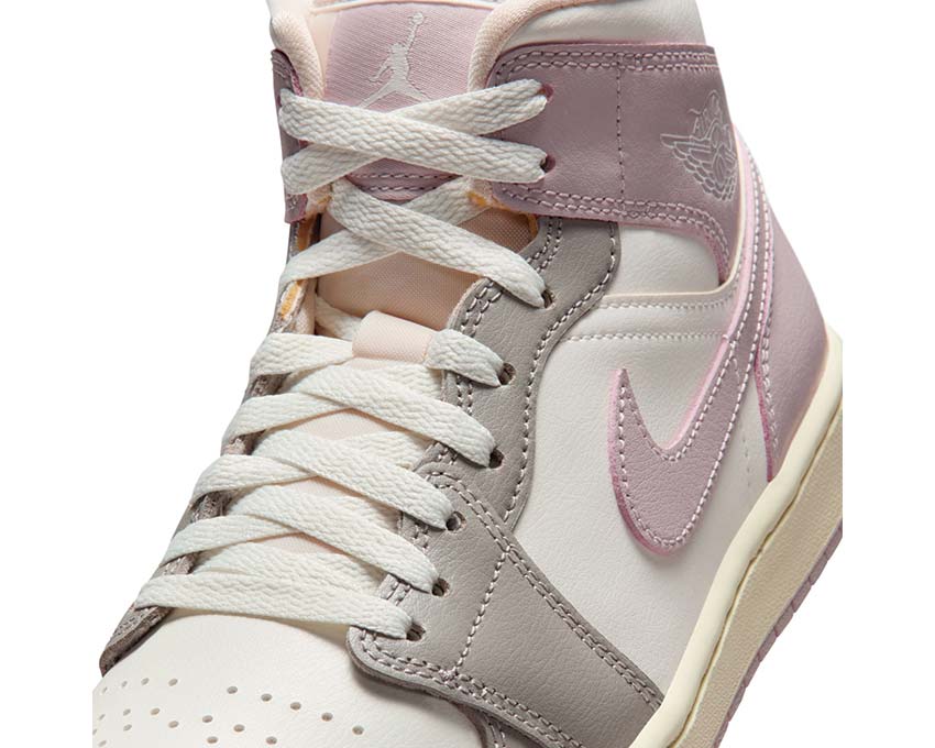 Air Jordan 1 Mid W Particle Rose — vue latérale cuir rose poudré femme Jordan
