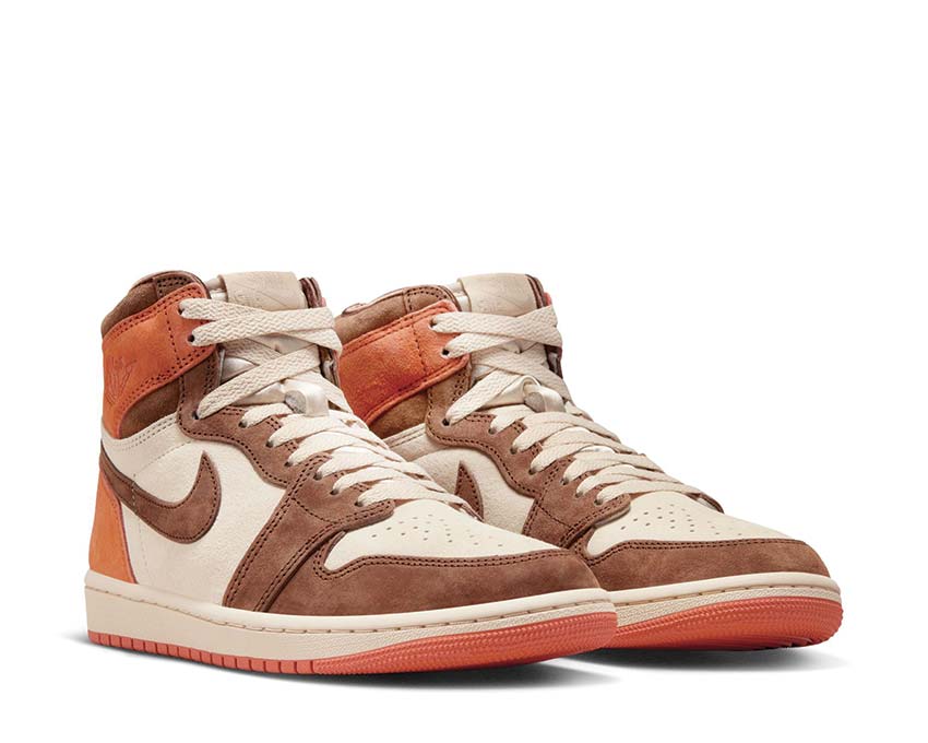 Jordan Air Jordan 1 Retro High SP W Cacao Wow Sanddrift Seitenansicht — Leder natur