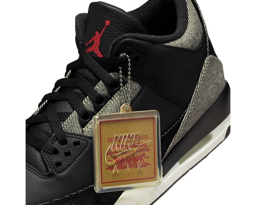 Air Jordan 3 x Levi's Black vue latérale — empiècements denim Levi's noir