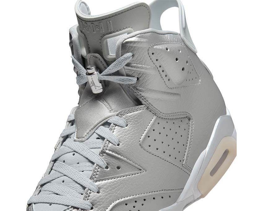 Air Jordan 6 Retro x PSG Metallic Silver Seitenansicht — Metallic Silver Premium-Leder