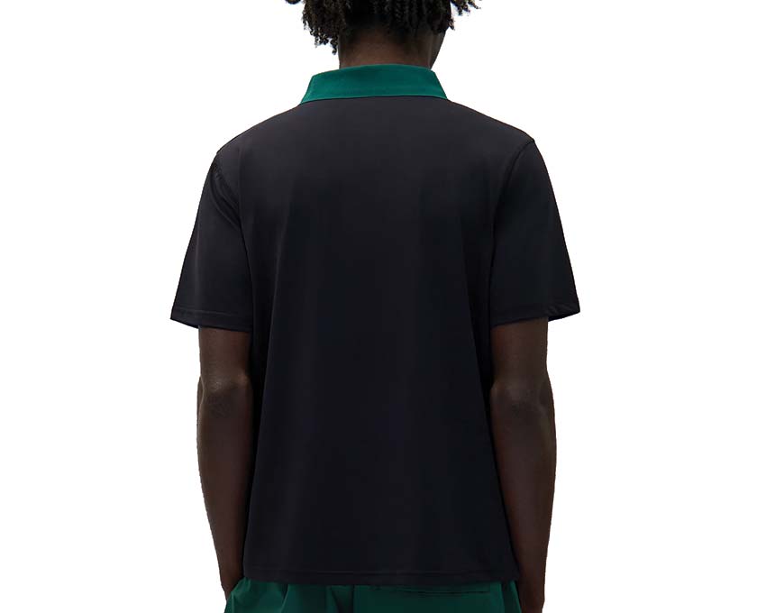 Arte Logo Collar T-shirt Black Green vista lateral — cuello en contraste verde