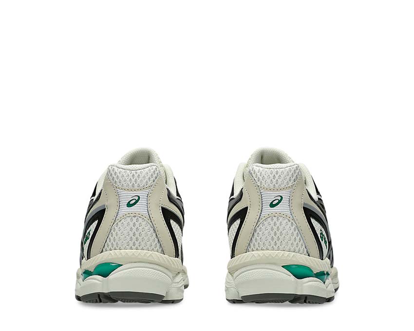 Asics Gel NYC 2055 Pale Oak/Truffle Grey dettaglio — mesh e overlay vintage