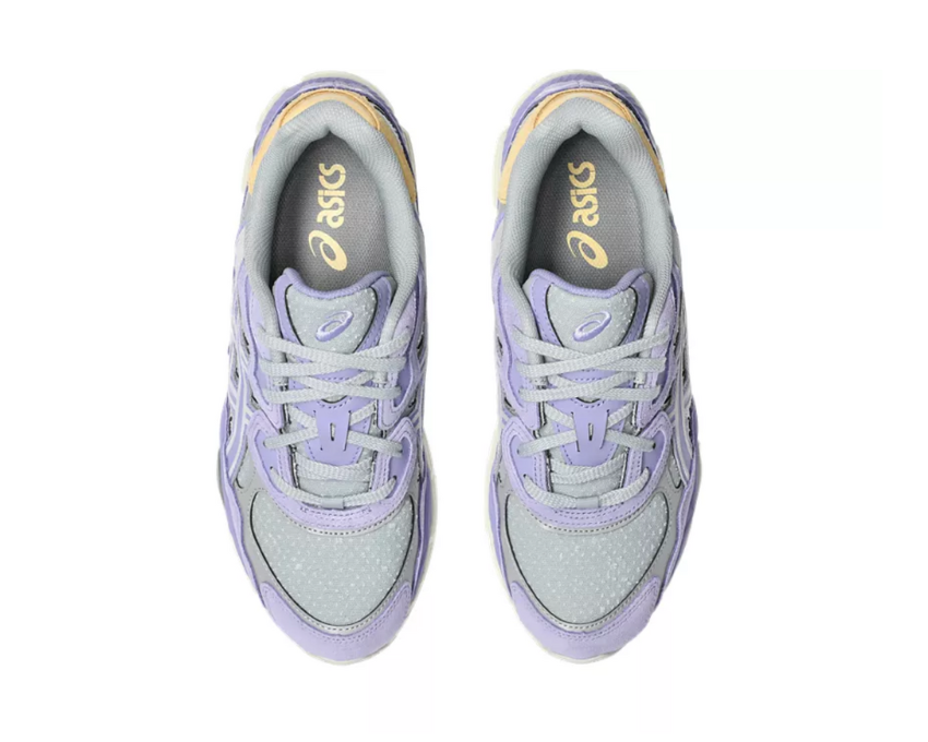 Asics Gel NYC Piedmont Grey/Bluebell détail — mesh et suède 90s