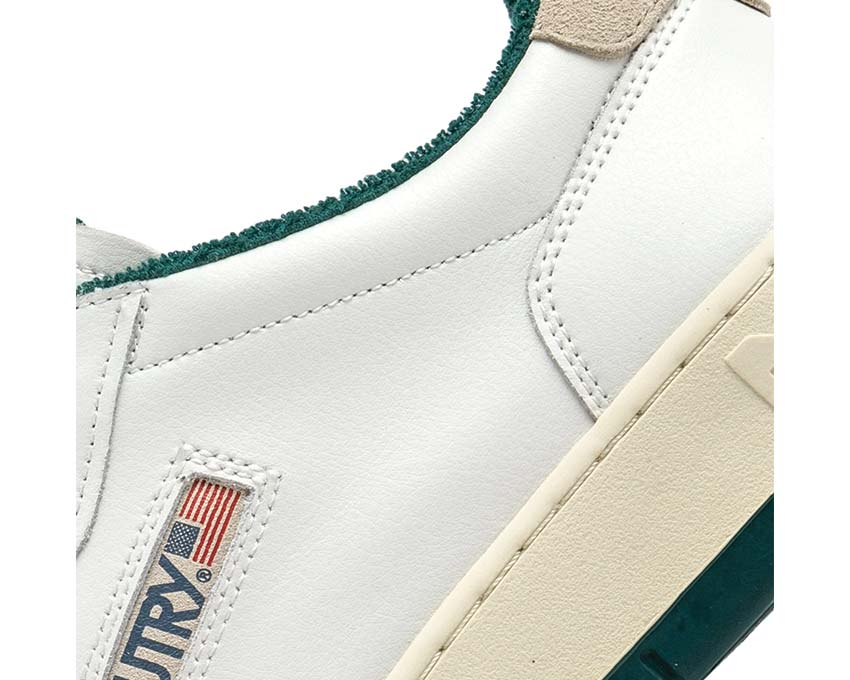 Autry Medalist Low Virgin Sponge White Forest vista lateral — cuero y ante