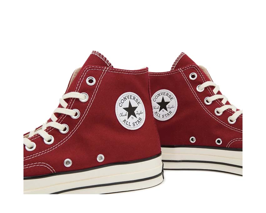 Converse Chuck 70 Classic Hi Red Egret vista laterale — tela rossa e panna