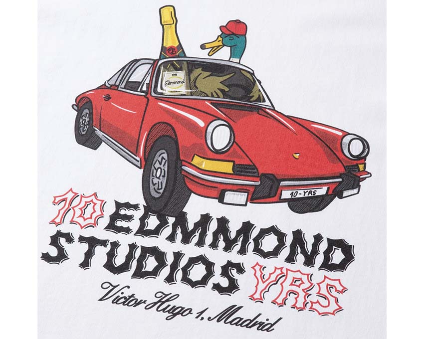 Edmmond Studios 10 Years T-Shirt White vista lateral — corte recto algodón