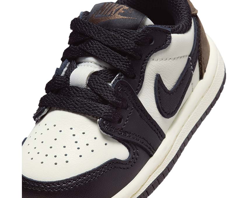Jordan 1 Retro Low OG TD Mocha Sail — vista tres cuartos Jordan toddler