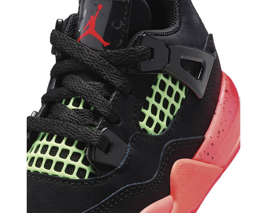 Jordan 4 Retro TD Infrared 23 vue latérale — cuir noir Infrared enfant Jordan 4 TD