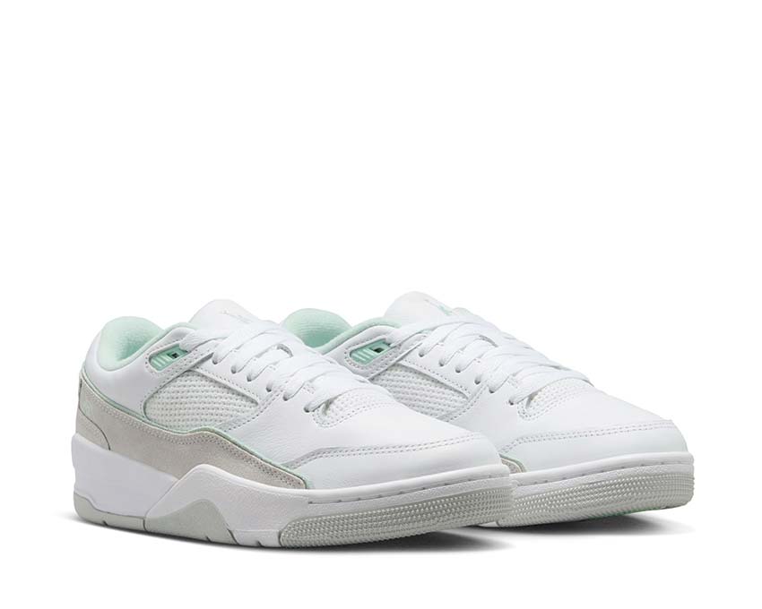 Jordan Flight Court W White Igloo Pure Platinum — detalle parte superior cuero sintético