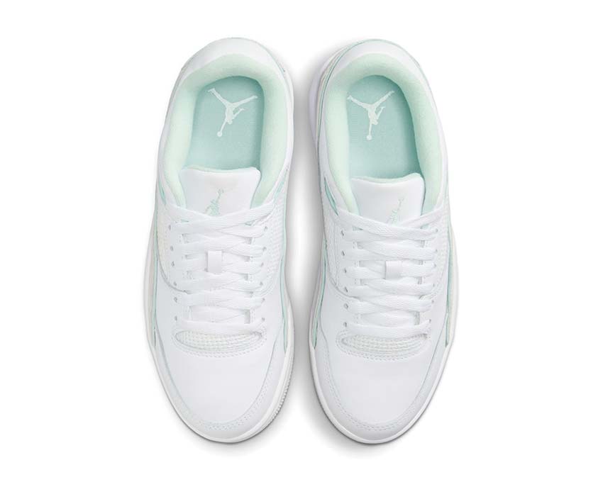 Jordan Flight Court W White Igloo Pure Platinum — detalle ojales bordado Jordan