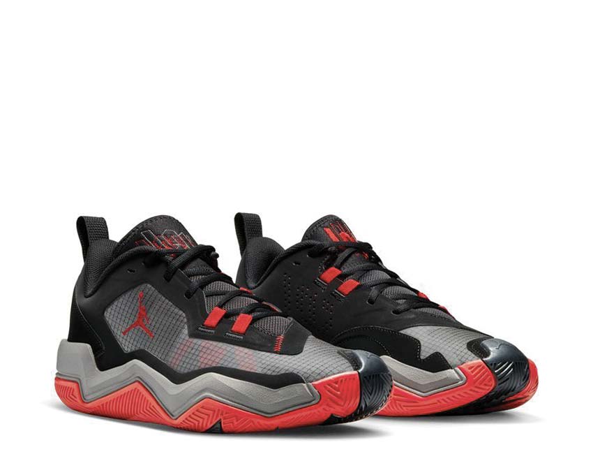 Jordan One Take 4 Black Flat Pewter University Red Seitenansicht — atmungsaktives Mesh