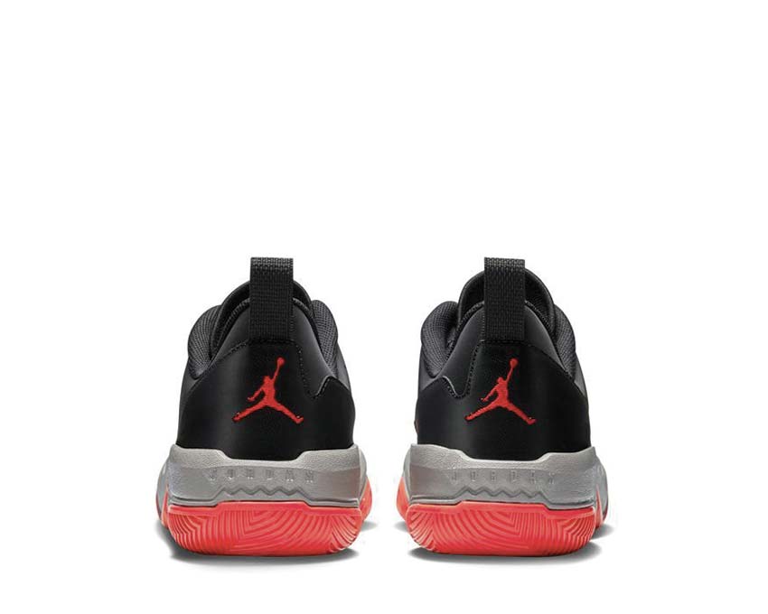 Jordan One Take 4 Black Flat Pewter University Red Sohle — Gummi Traktion
