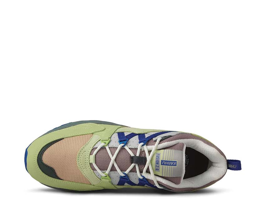 Karhu Fusion 2.0 Shadow Lime/Amparo Blue détail — accent Amparo Blue contrasté