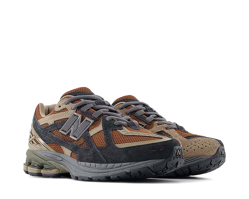 New Balance 1906N Rich Oak vista lateral — upper cuero premium