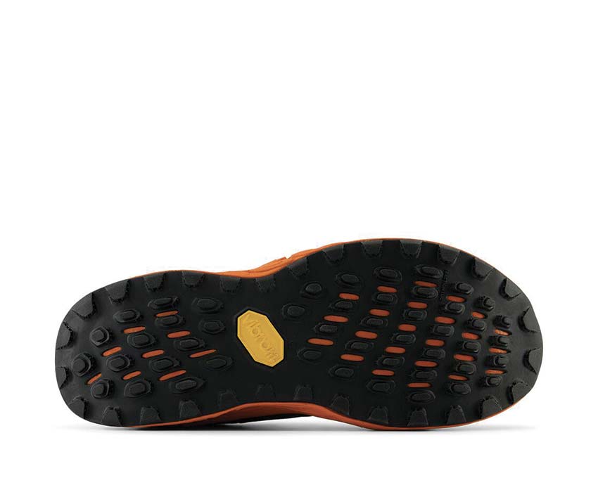 New Balance Fresh Foam X Hierro v8 MTHIERH8 — vista tres cuartos frontal