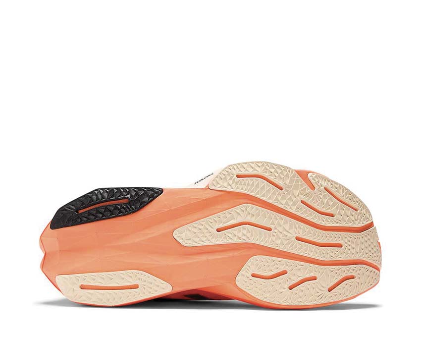 New Balance FuelCell Rebel V4 Mango — vista posteriore running