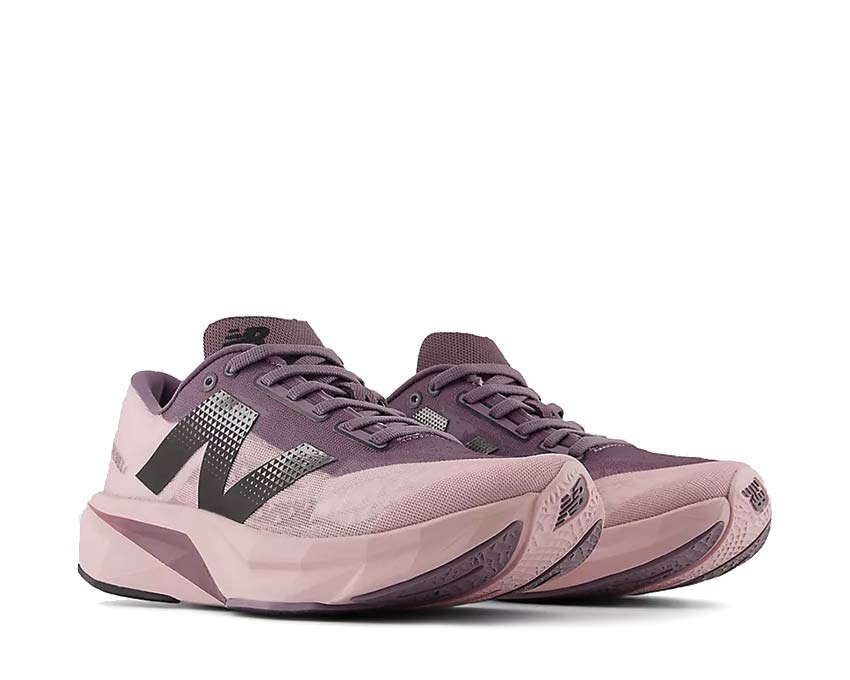 New Balance FuelCell Rebel V4 Dark Ice Wine vista lateral — parte superior mesh transpirable