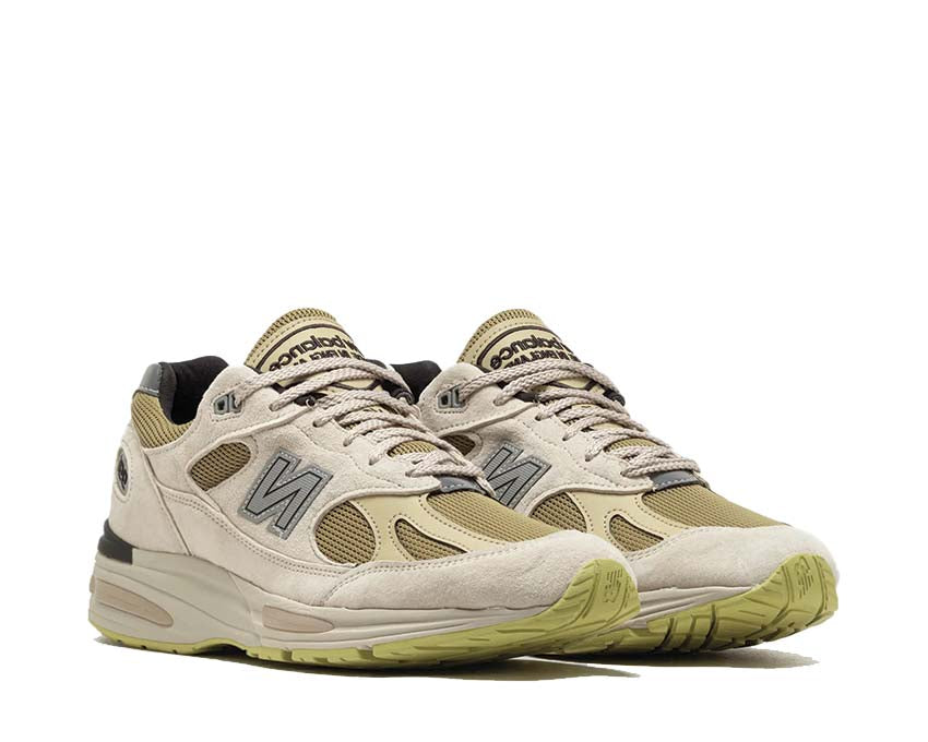 New Balance 991v2 Made in UK Silver Birch Seitenansicht — Wildleder grau-beige verfeinert
