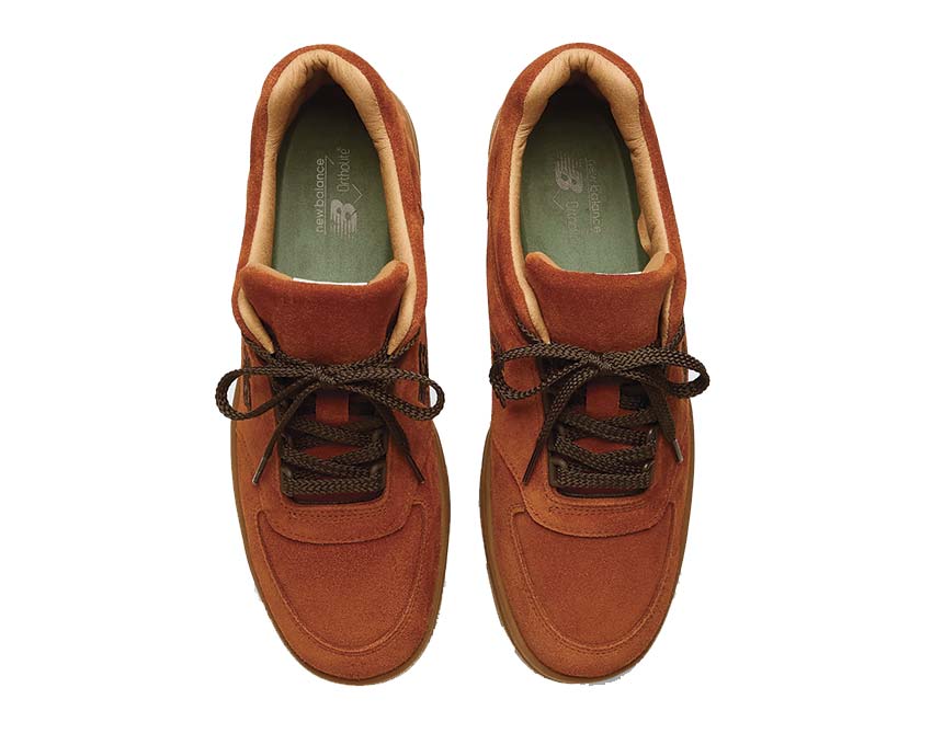 New Balance Allerdale Made in UK Cinnamon Stick détail — logo N brodé et coutures premium