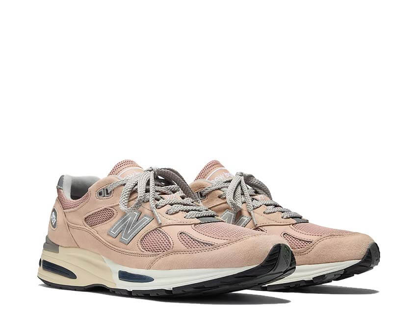 New Balance 991v2 Mahogany Rose vue latérale — tige suède ton acajou chaud