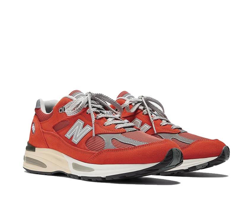 New Balance 991v2 Grenadine Red vue latérale — profil 991 rouge UK