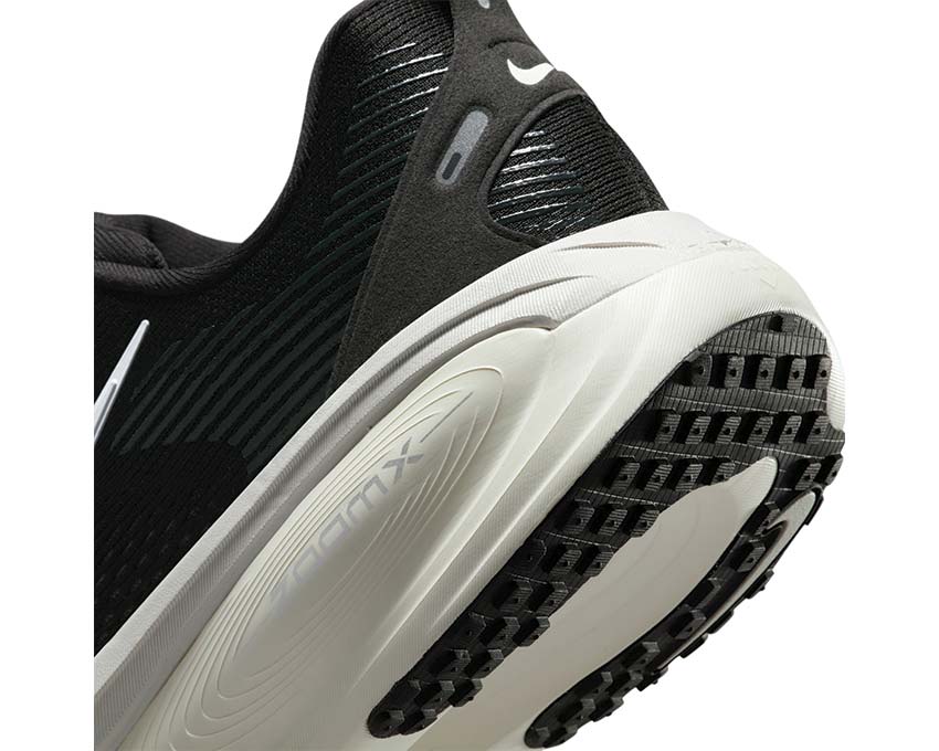  Nike Vomero 18 W Black / Summit White - Coconut Milk HM6804-005