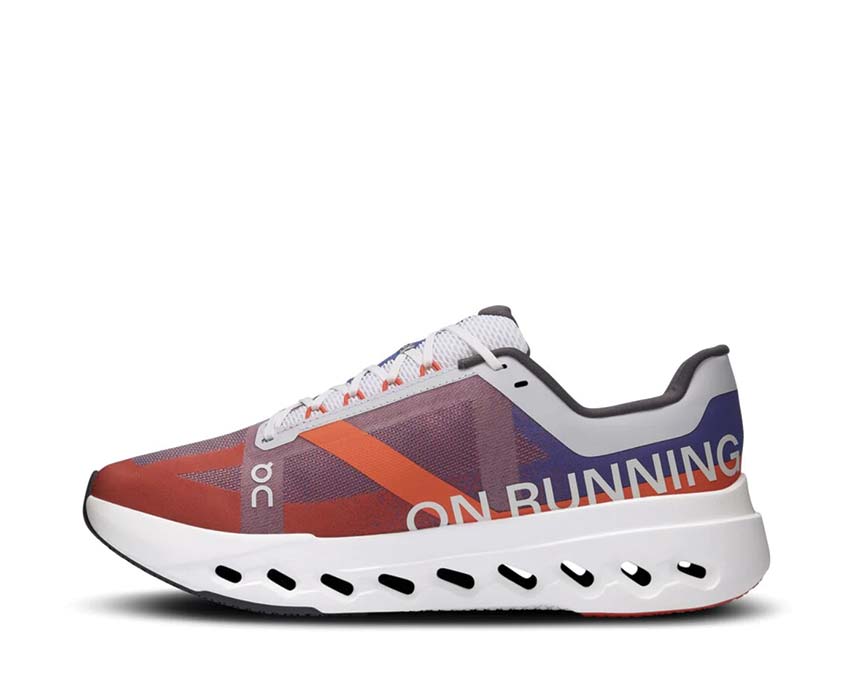 On Cloudsurfer Next Indigo/Flame vista lateral — upper flexible running