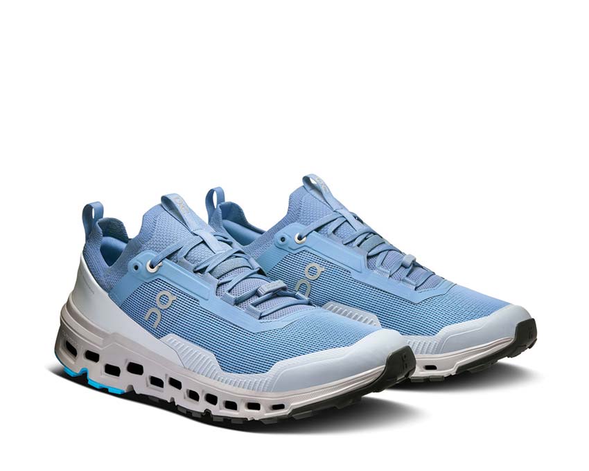 On Cloudultra 2 Chambray/Glacier vista lateral — perfil ultra trail hombre