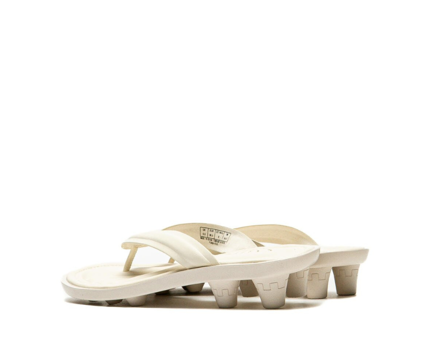 Puma Fenty Cat Cleat L Blanc détail — détail cuir blanc logo Puma Fenty
